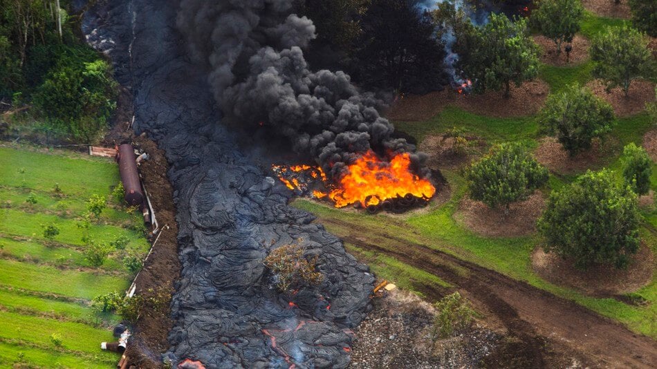 Вулкан Килауэа заливает Гавайи лавой и крушит жилые дома