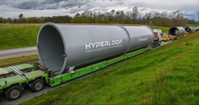 Hyperloop и летающие автомобили сразятся за будущее транспорта. Фото.