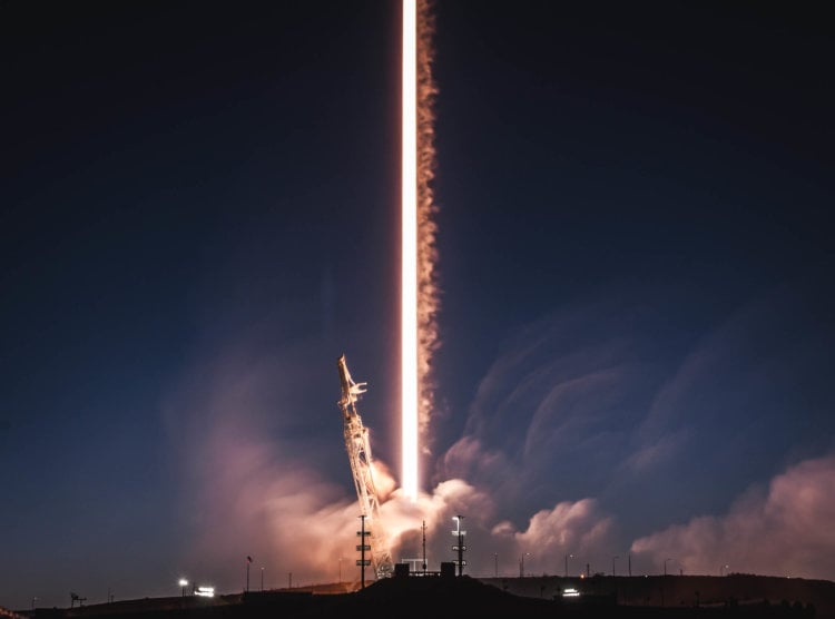 Новые горизонты. Запуск Falcon 9. Фото с длинной выдержкой. Фото.