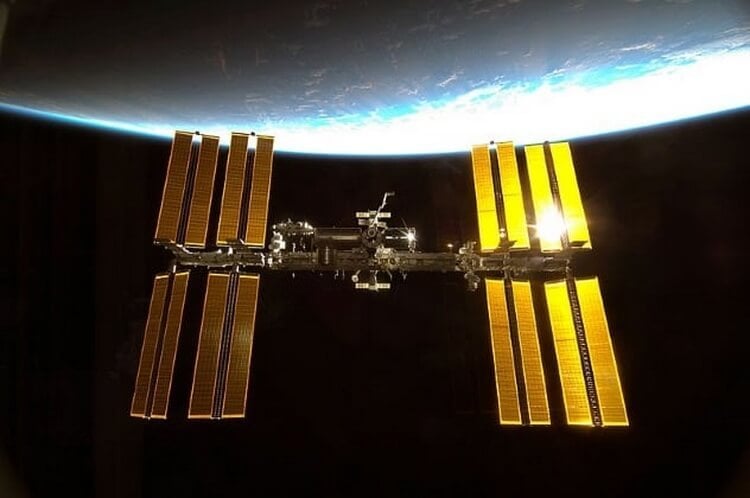 На МКС Солнце встает каждые 90 минут. Восход солнца на МКС. Фото.