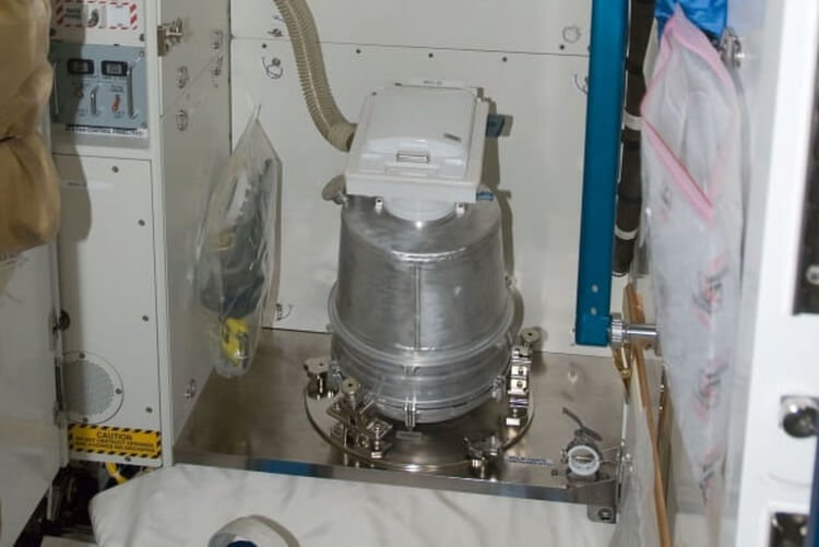 Есть ли туалет на МКС? Туалет на орбите — дело не простое. Фото.