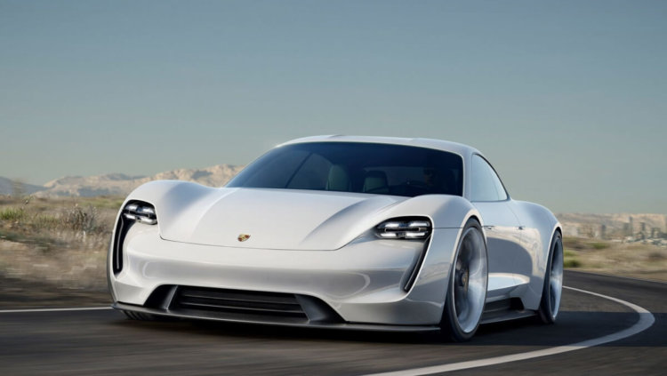 Первый серийный электромобиль Porsche интригует все больше. Первый серийный электромобиль Porsche интригует все больше. Фото.