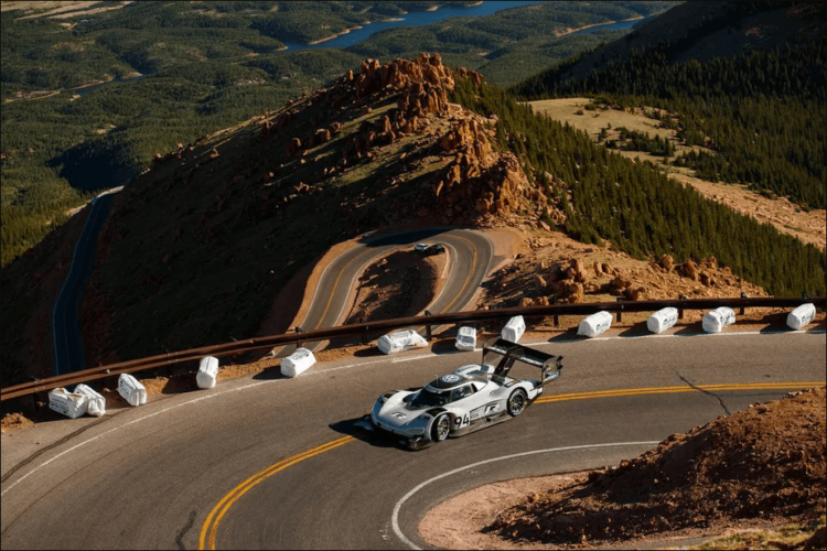 Гоночный электромобиль Volkswagen побил рекорды на Pikes Peak Hill Climb. Фото.