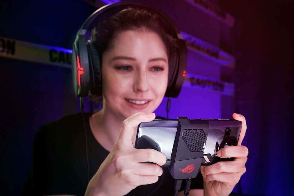 Представлен самый мощный Android-смартфон с вентилятором для охлаждения.. Смартфон для игр.. Фото.