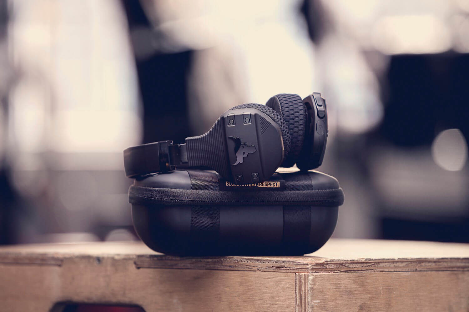 Дуэйн «Скала» Джонсон, Under Armour и JBL вместе сделали наушники.. Фото.