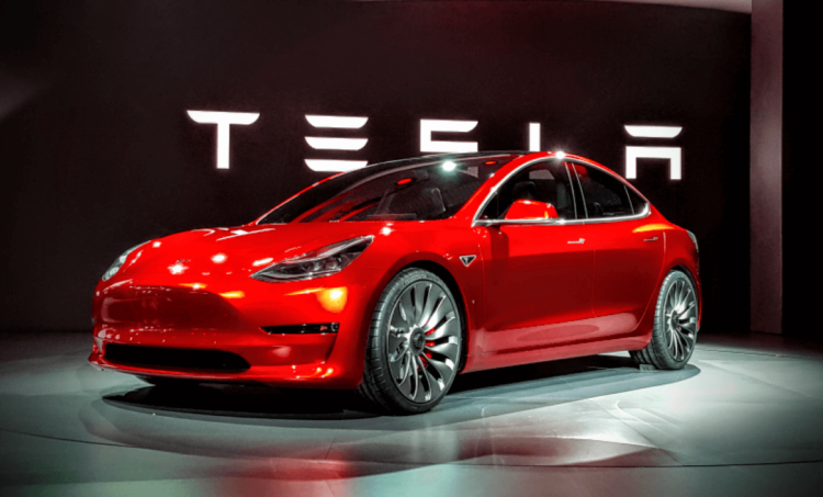 Tesla вышла на рекордный уровень производства Model 3. Фото.