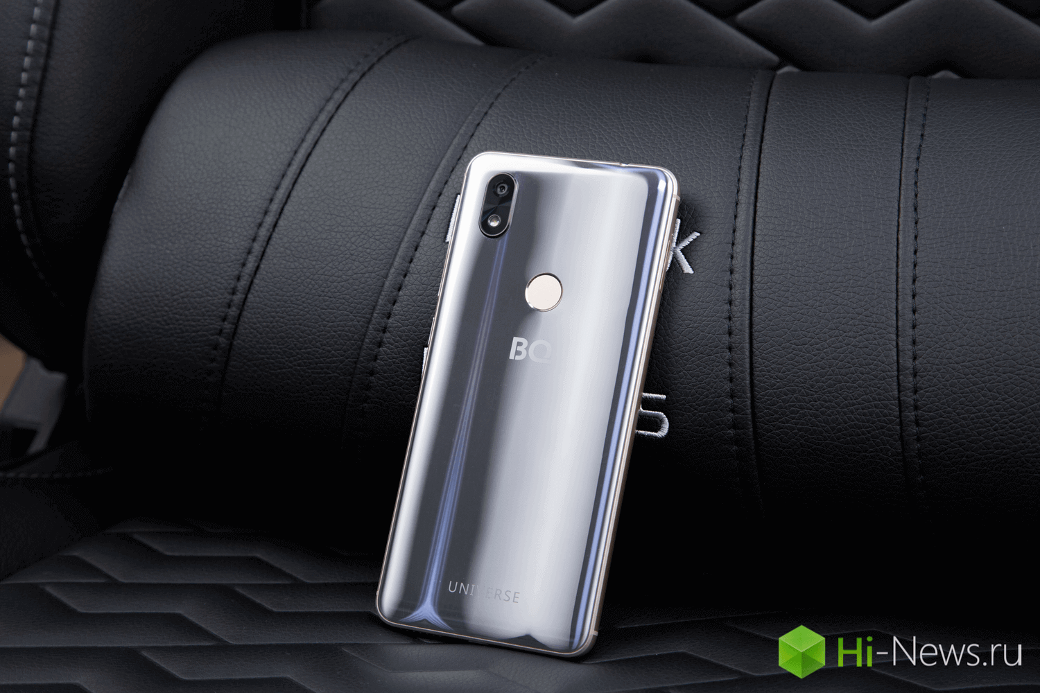 Смартфон серебряного серфера. Внешний вид. Фото.