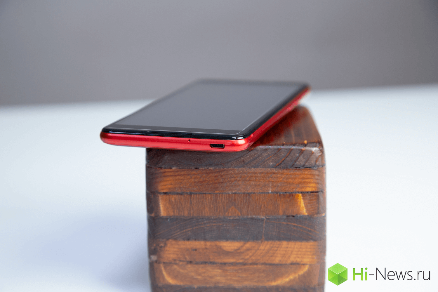 Недорогой смартфон с музыкальным потенциалом. Внешний вид. Фото.