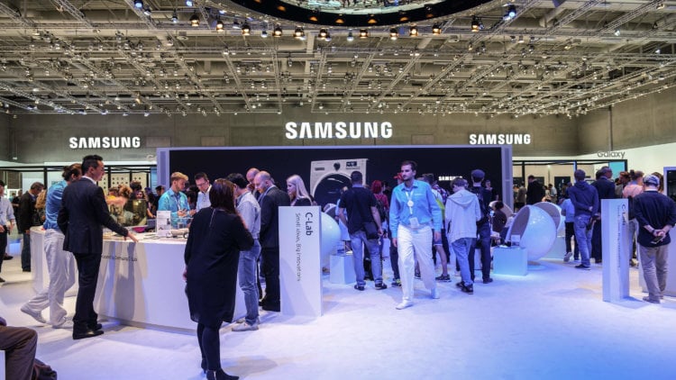 Samsung Galaxy станут называть по-другому. Фото.