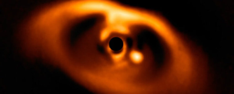 Астрономы впервые напрямую увидели процесс рождения планеты. Фото.