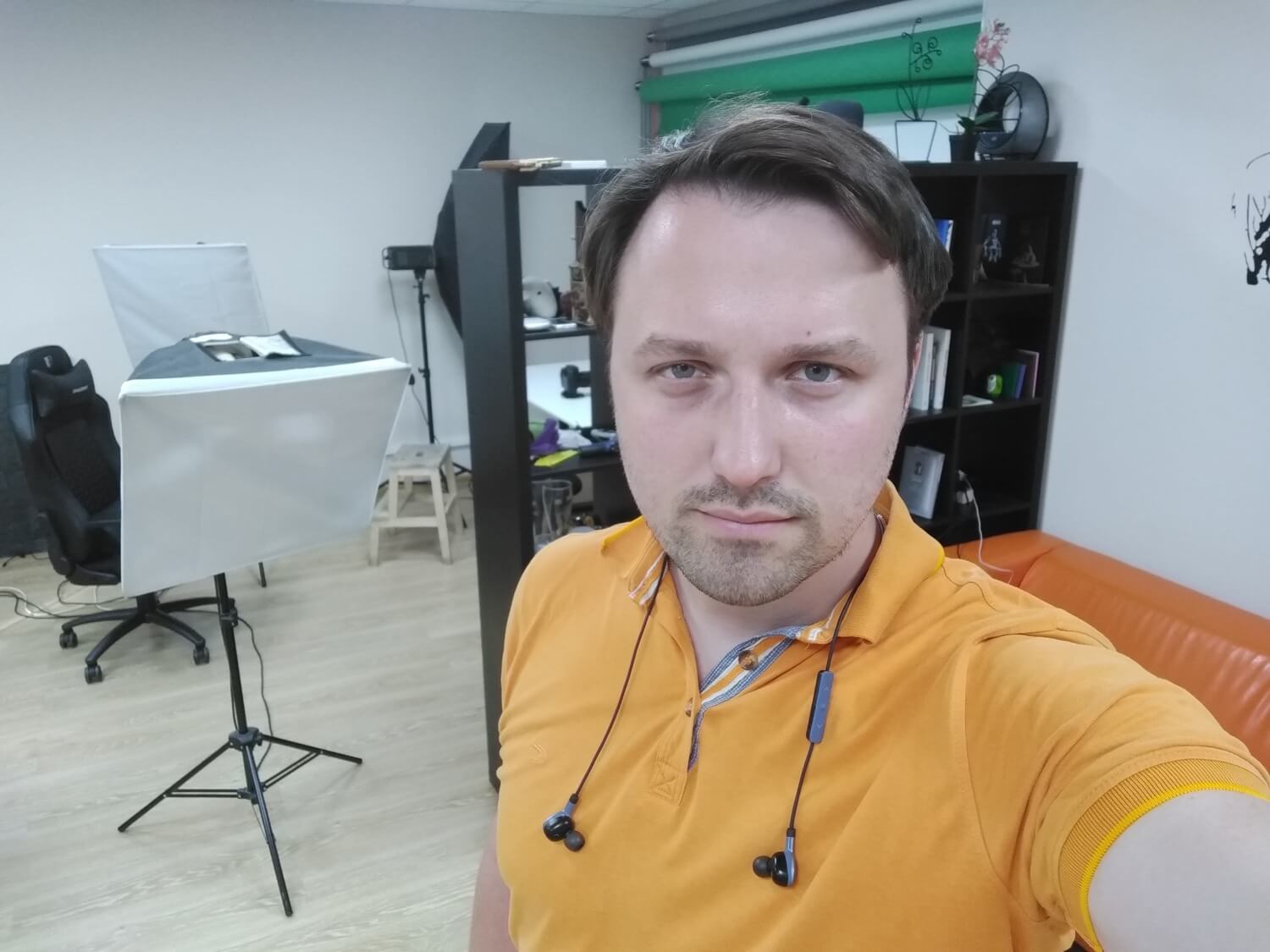 Смартфон серебряного серфера. Камера. Фото.