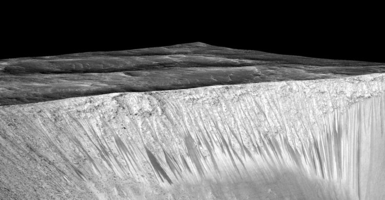 Странные линии на склонах кратера Хейла. Бывают и такие кратеры. Фото.