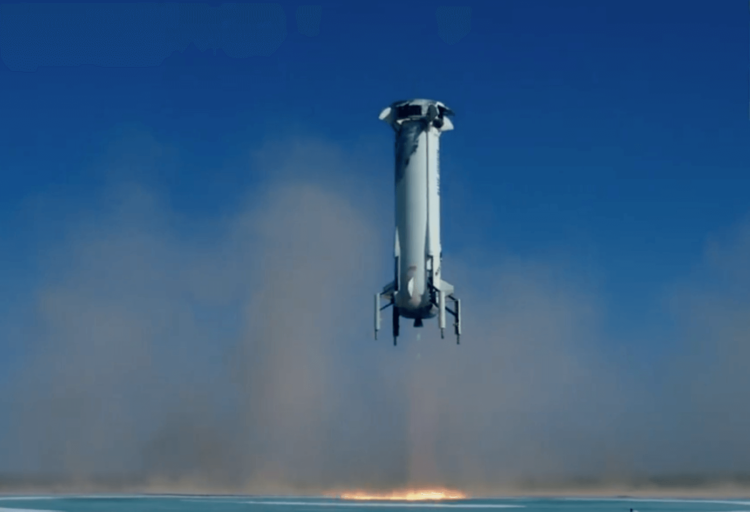 Blue Origin успешно посадила ракету и капсулу с экипажем после испытательного запуска. Фото.