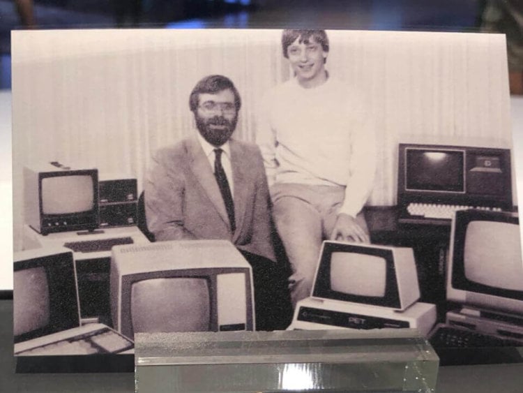 История первых визитных карточек Билла Гейтса и Пола Аллена. Фото.