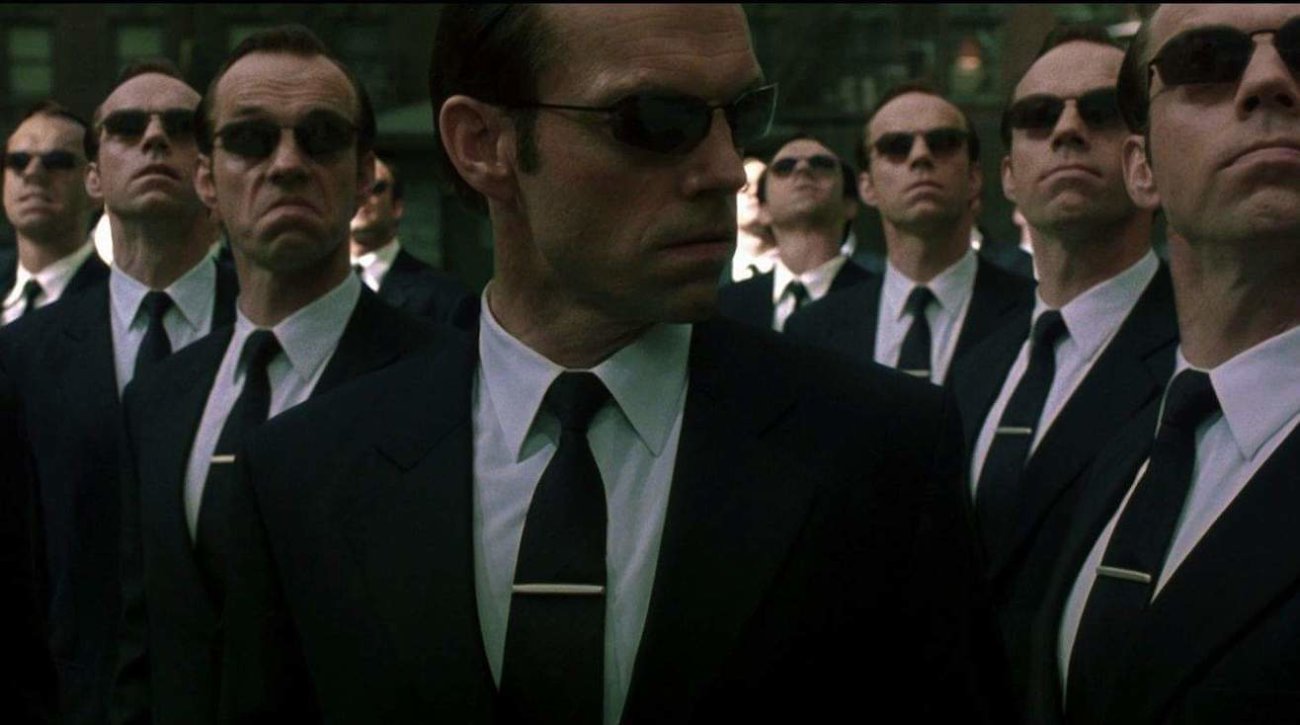 Швейцарский банк «клонировал» своего главного экономиста. Фото.