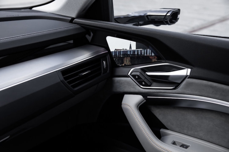 Audi представила авто без зеркал. Зато с экранами вместо них. Фото.