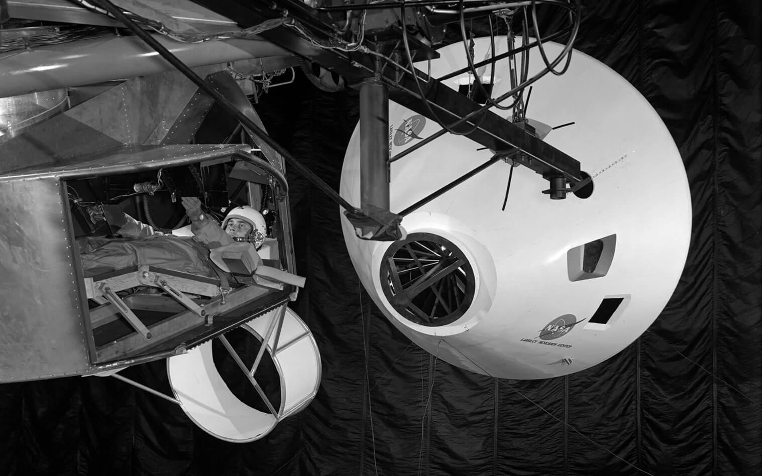 #галерея | Подготовка к первой пилотируемой миссии на Луну. Как это было.. Симулятор стыковки.. Фото.