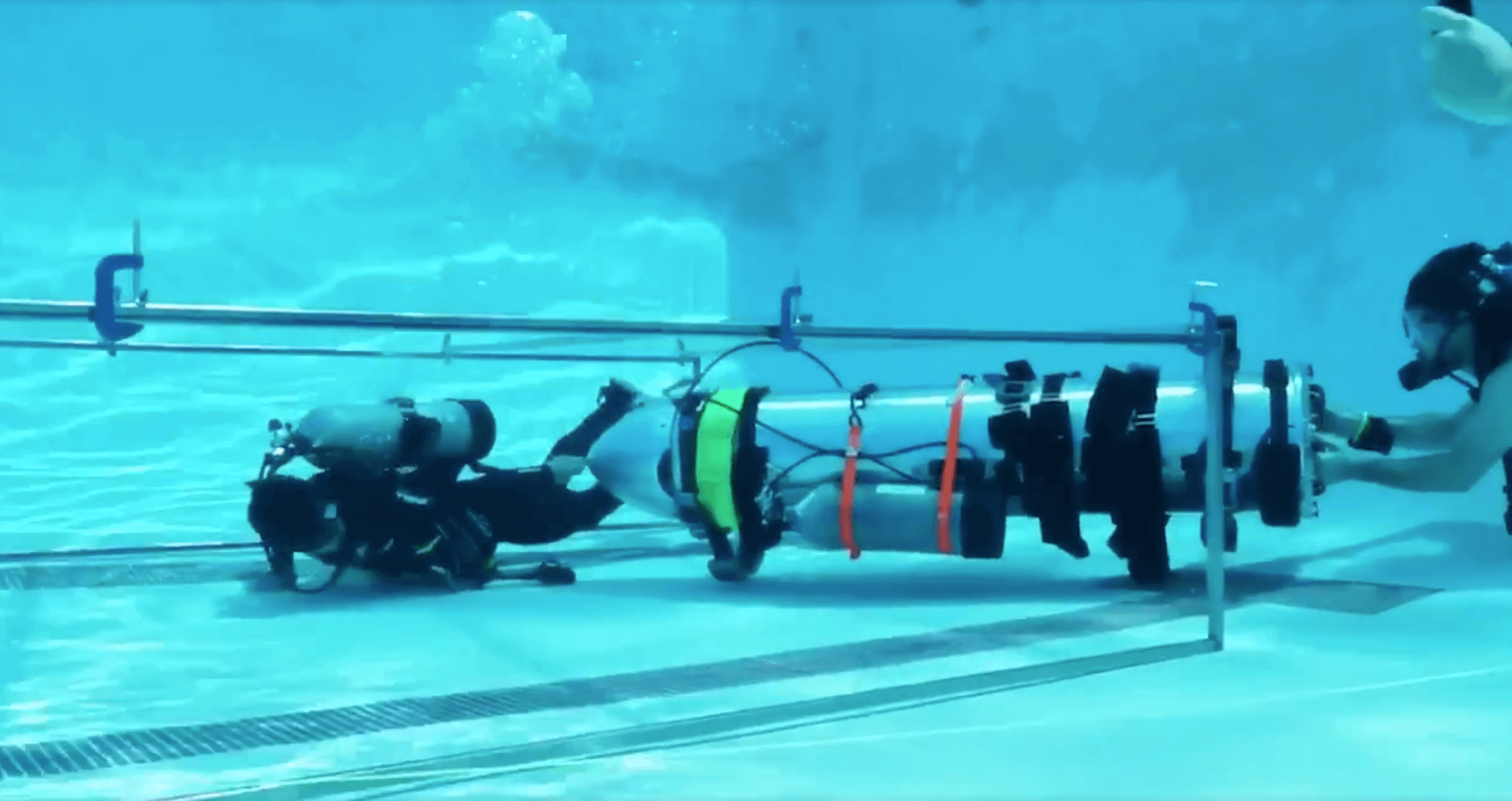 Для чего Илон Маск построил детскую подводную лодку.. Фото.