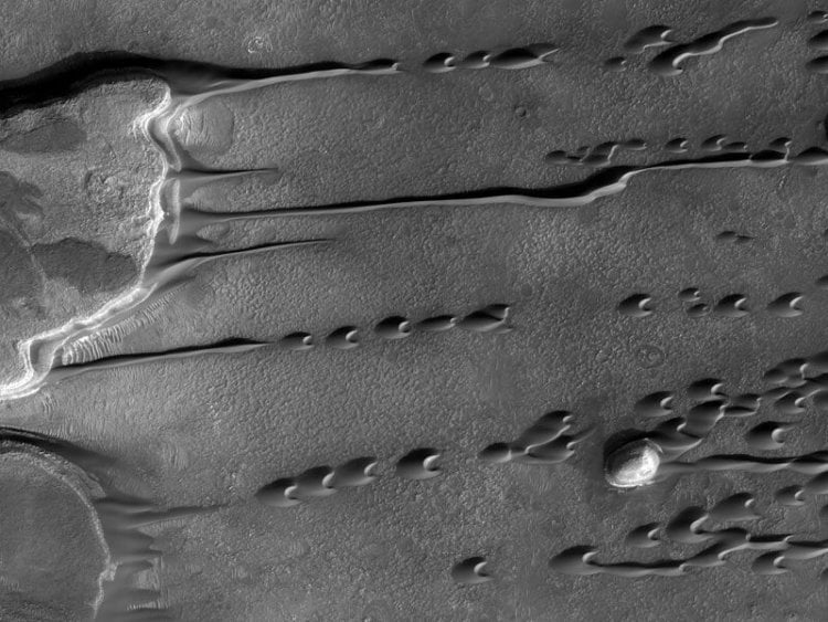 «Призрачные дюны» лабиринта Ночи и равнины Эллада. Ландшафт Марса формируется под воздействием ветров. Фото.