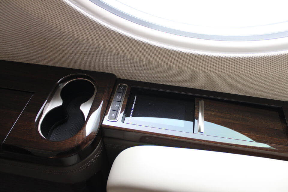 Экскурсия на личный самолет нового поколения Gulfstream G600.. Фото.