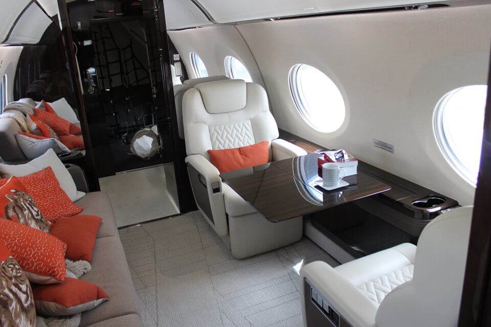 Экскурсия на личный самолет нового поколения Gulfstream G600.. Фото.