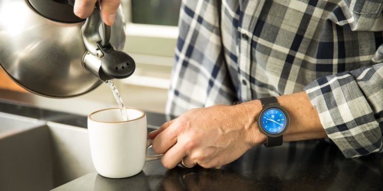 Новые умные часы созданы специально для спасения жизни. Фото.