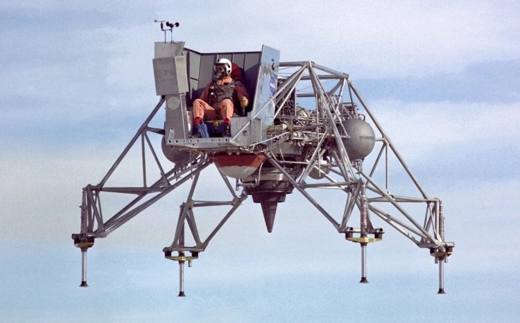 #галерея | Подготовка к первой пилотируемой миссии на Луну. Как это было. Тестировочный аппарат лунной посадки. Фото.
