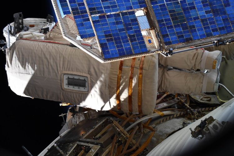 #галерея | Космонавт Олег Артемьев поделился фотографиями выхода в открытый космос. Фото.