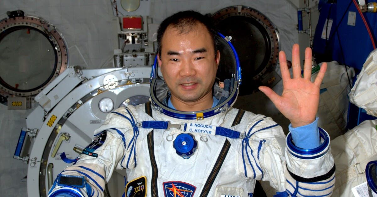 Один из важнейших навыков на МКС? Умение пользоваться туалетом.. Фото.