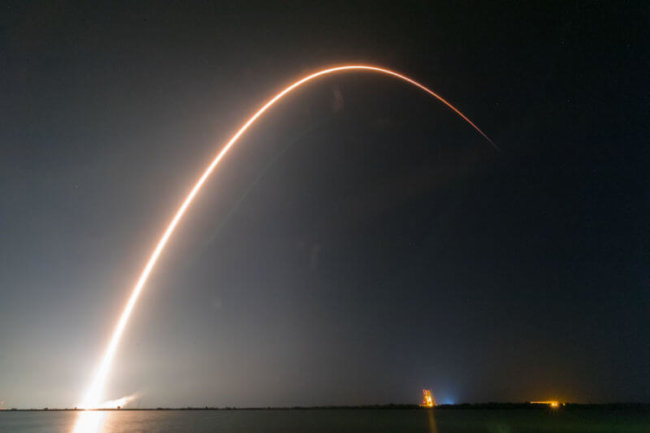Этой ночью SpaceX впервые повторно запустит ракету версии Block 5. Фото.