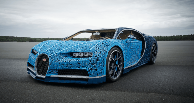 LEGO построила Bugatti из миллиона кубиков. На ней можно прокатиться! Фото.