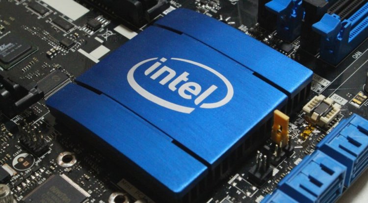 9-е поколение процессоров Intel с 8 ядрами будет представлено 1 октября. Фото.