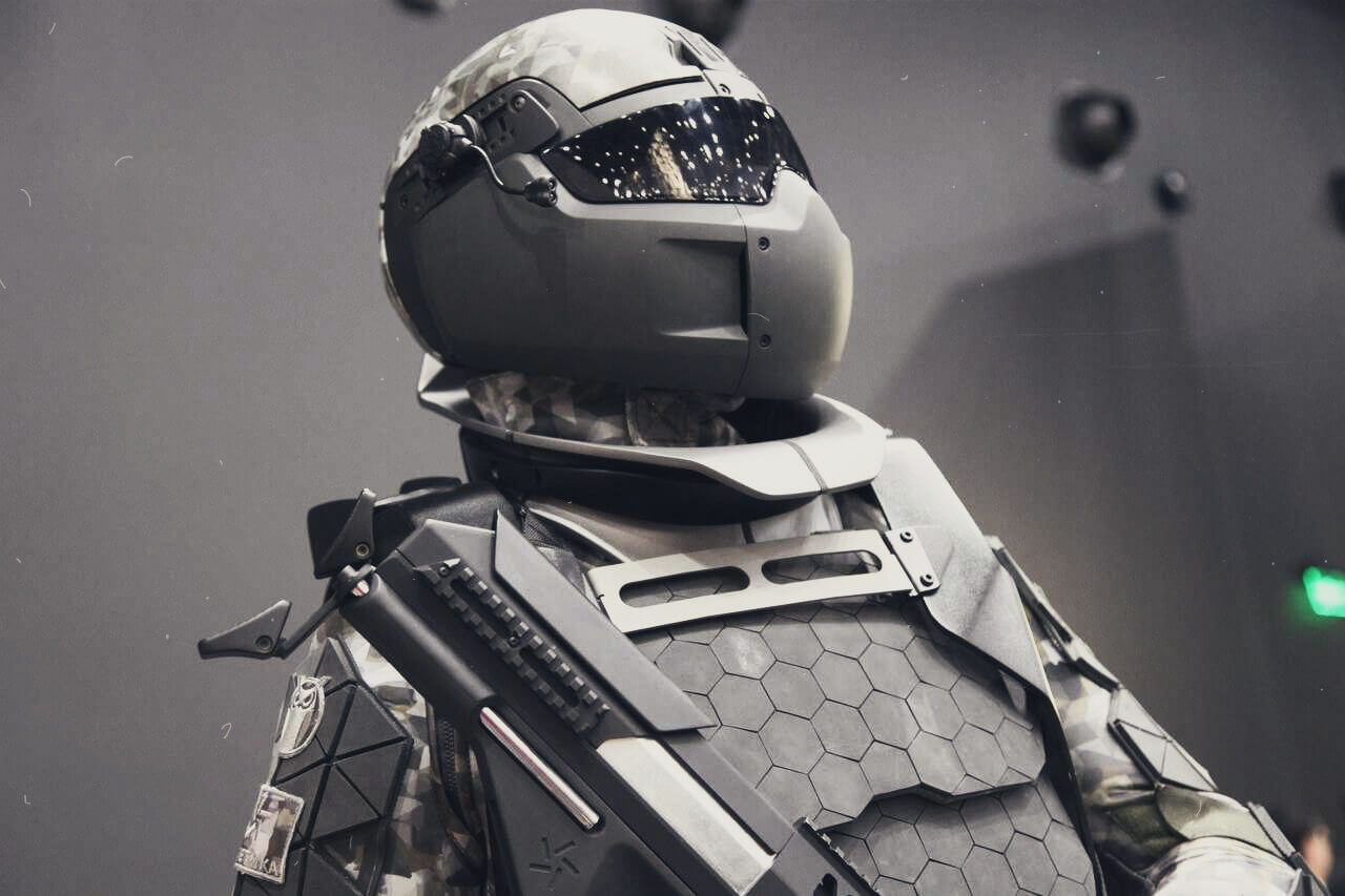 Новый российский экзоскелет даст возможность стрелять из пулемета одной рукой. Фото.