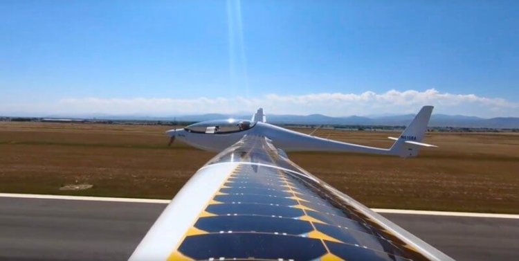 Самолет на солнечной энергии совершил свой первый полет. Фото.