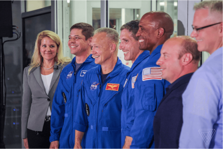 Как SpaceX тренирует астронавтов NASA для полета на капсуле Dragon. Когда астронавты полетят на аппаратах SpaceX? Фото.