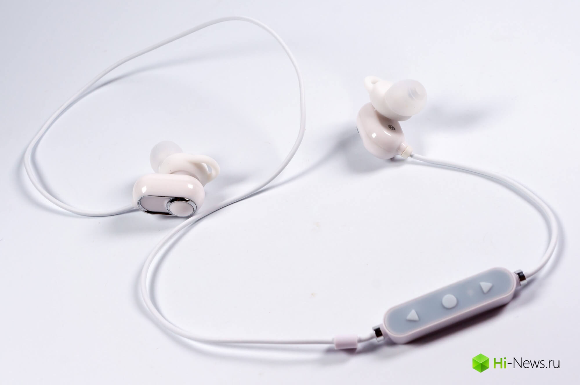 Обзор беспроводных наушников FiiO FB1 и Bluetooth ресивера µBTR. Дизайн и управление. Фото.