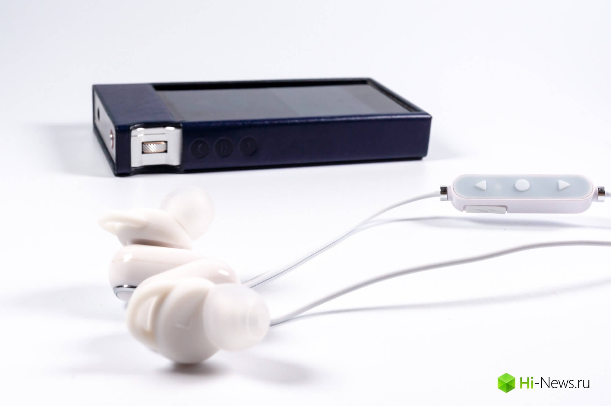 Обзор беспроводных наушников FiiO FB1 и Bluetooth ресивера µBTR. Дизайн и управление. Фото.