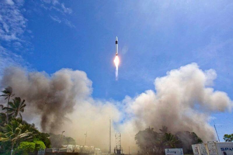 Как это было: восемь отчаянных недель, которые спасли SpaceX от провала. Falcon улетает вв космос. Фото.