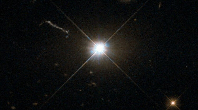 Самая быстрорастущая черная дыра. Далекий объект в космосе. Фото.