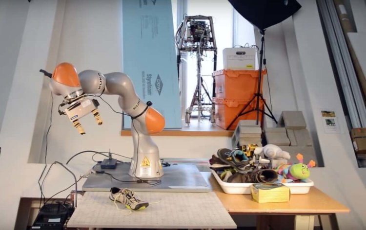 ИИ от MIT обучит роботов манипулировать объектами, которые они видят в первые. Фото.