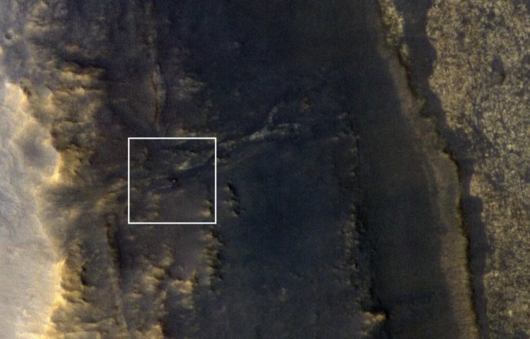 Орбитальный марсианский зонд сделал фотографию безмолвного марсохода «Оппортьюнити». Фото.