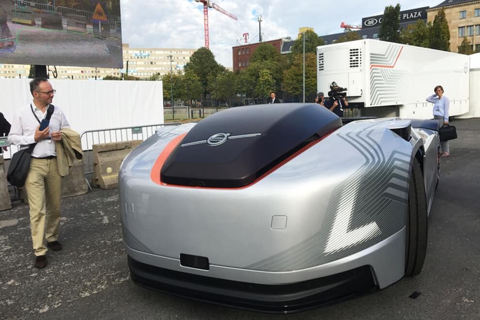 Volvo показала беспилотный электрогрузовик без кабины. Фото.