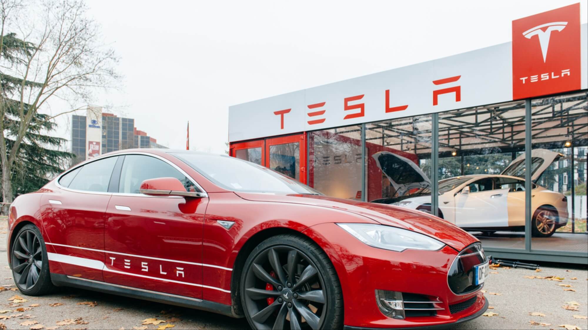 Взломать за 2 секунды: цифровая защита Tesla не устояла перед хакерами. Фото.