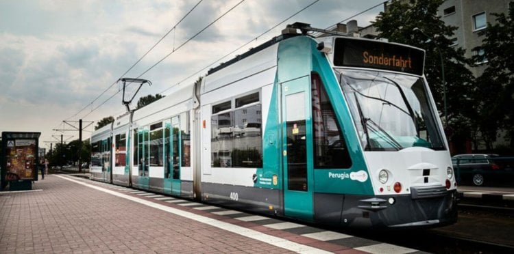 В Германии начались испытания первого беспилотного трамвая. Фото.