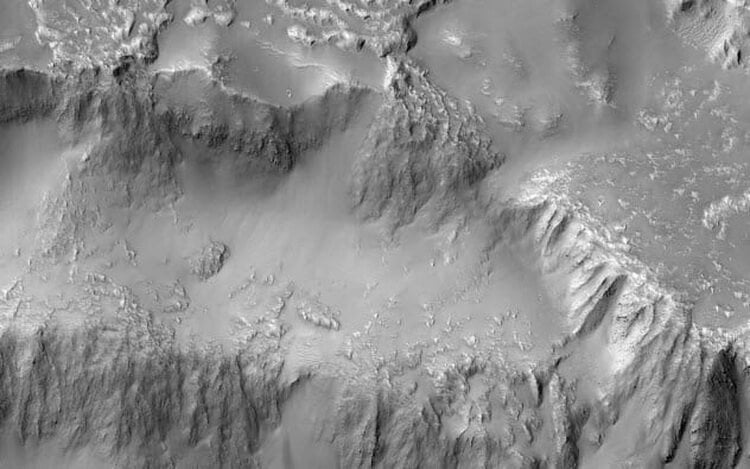 На Марсе есть свои «водопады». Неужели это водопады на Марсе? Фото.