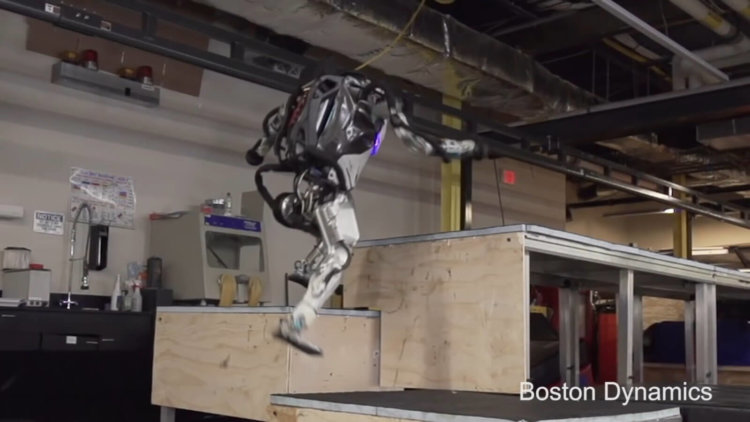 #видео | Компания Boston Dynamics обучила своего робота «паркуру». Фото.
