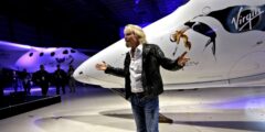 Глава Virgin Galactic в ближайшие месяцы полетит в космос. Фото.