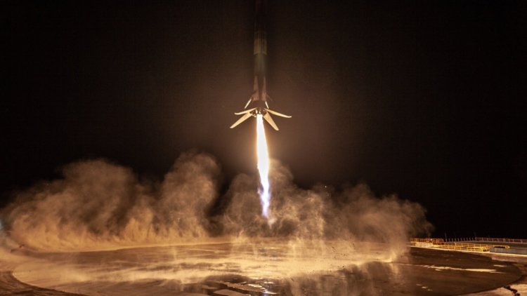 SpaceX впервые успешно посадила ракету Falcon 9 на побережье Калифорнии. Фото.