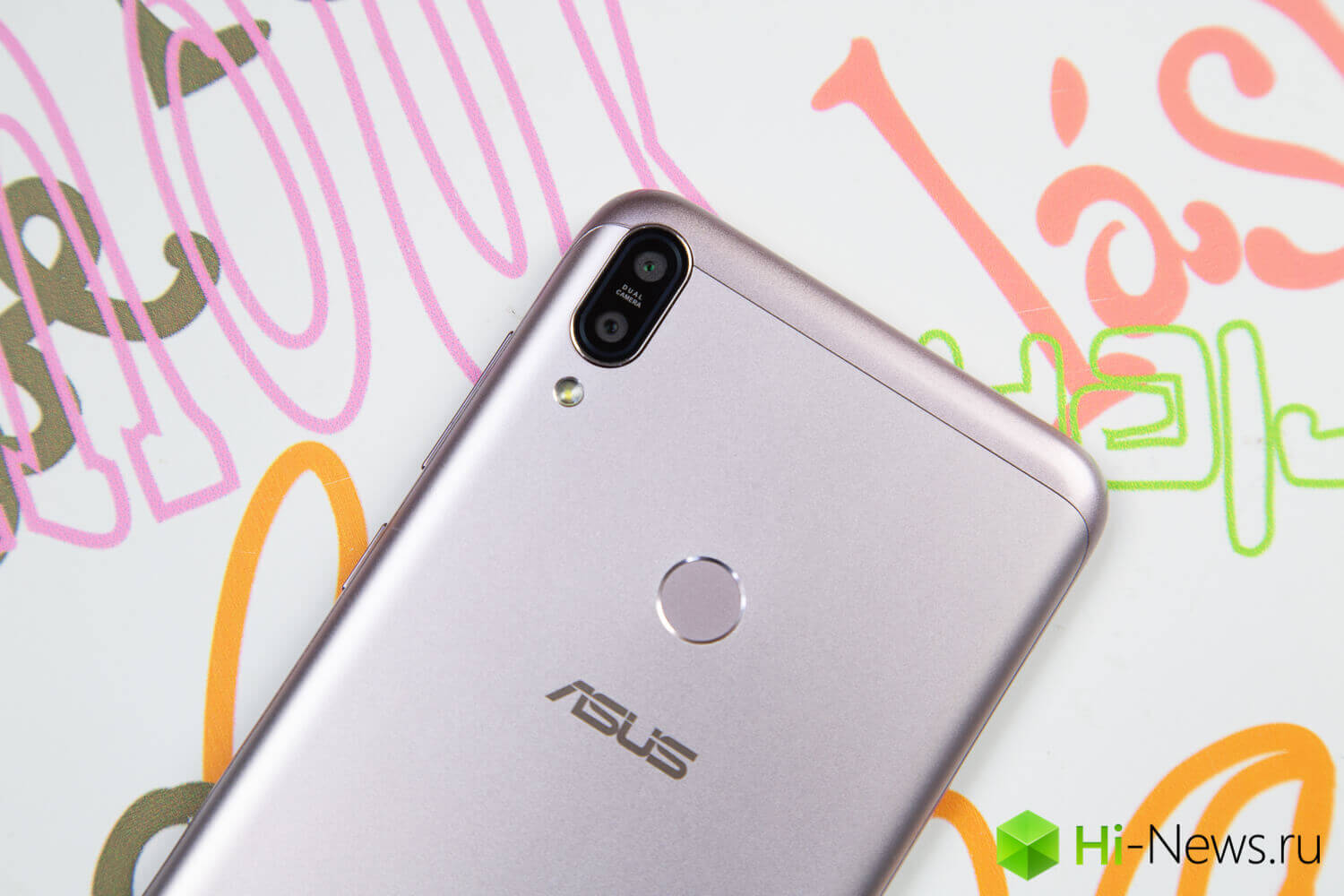 Именно таким должен быть хороший бюджетный смартфон. Фото.