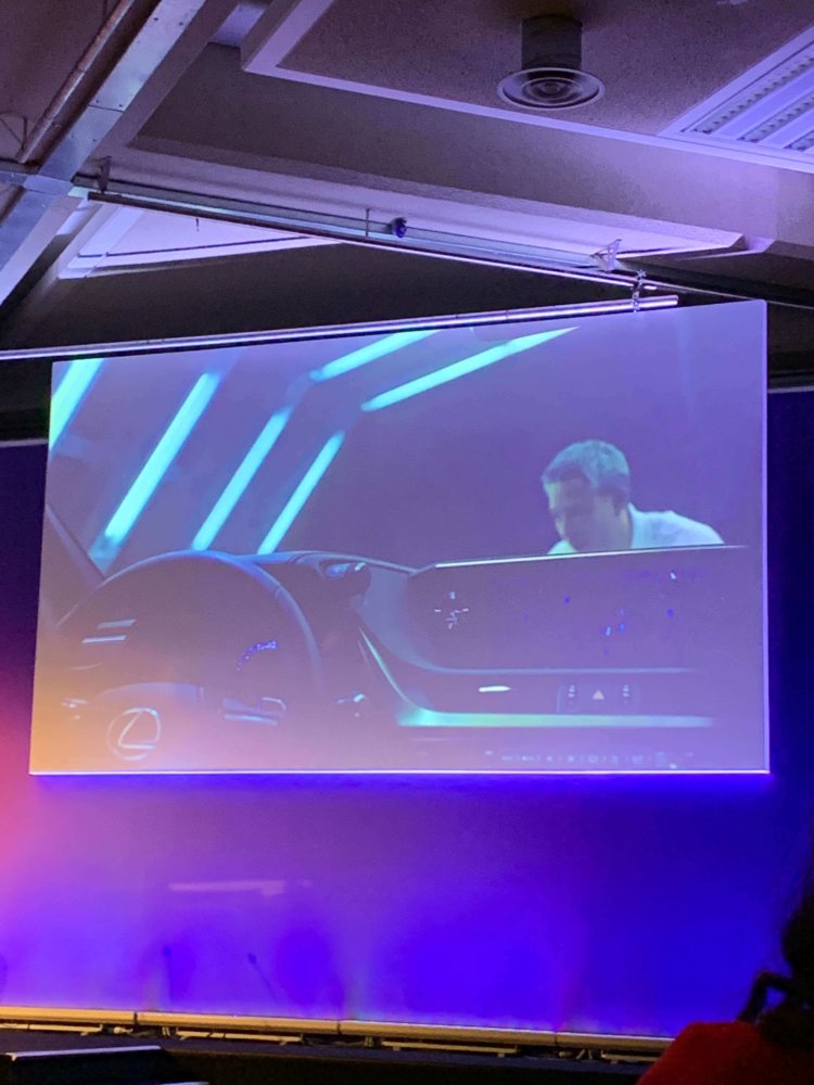 Рекламный ролик Lexus ES создан искусственным интеллектом и оскароносным режиссером. Фото.
